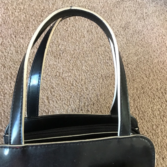 Guess Purse - Picture 6 of 6